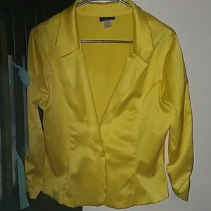 Large fitted yellow blazer